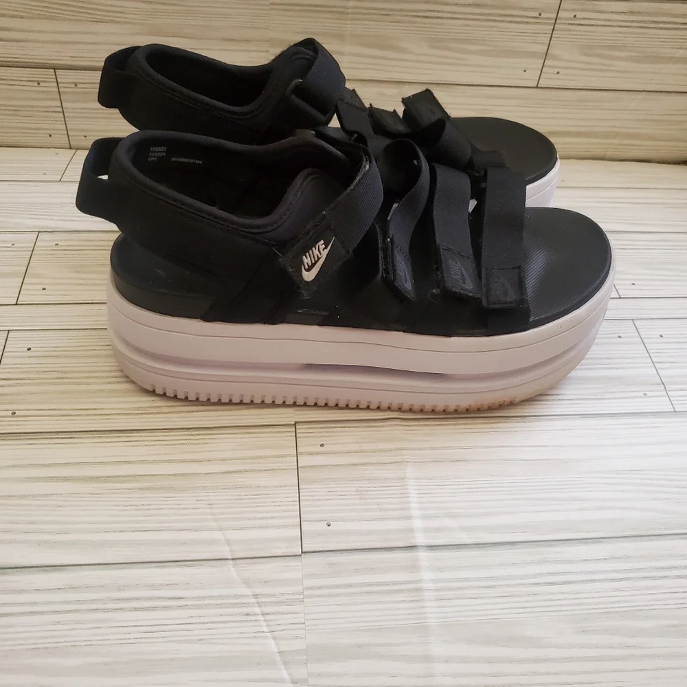 Nike Icon Classic Platform Black White Strappy Sandal Womens 8 Casual Summer Fes